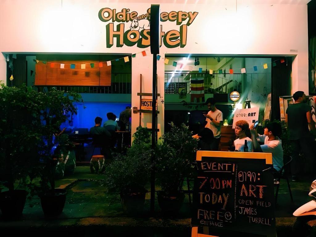 Oldie And Sleepy Hostel Udon Thani Zewnętrze zdjęcie